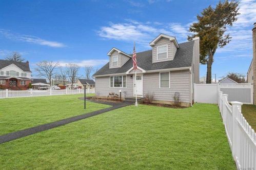 151 Marcy St, Babylon, NY 11704-3401