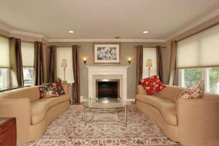 13 Wayne Ct, Waldwick, NJ 07463-2005