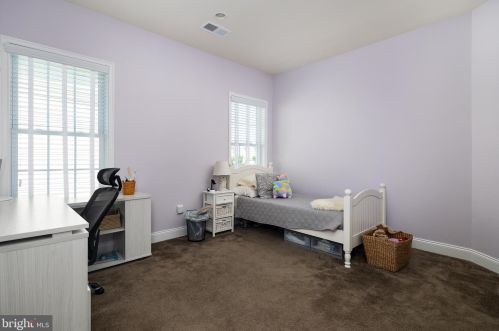 15909 Paynes Farm Dr, Haymarket VA  20169-8123 exterior