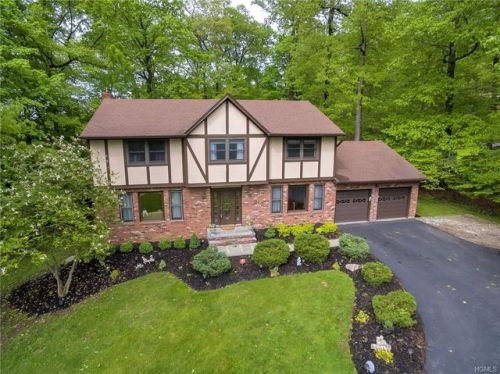 22 Airmont Rd, Airmont, NY 10901-6509