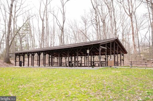 11853 Dunlop Ct, Herndon VA  20191-2709 exterior