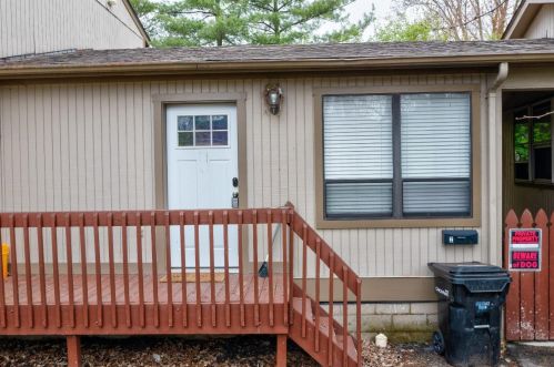 6335 Beechmont Ave, Cincinnati OH 45230-2002 exterior