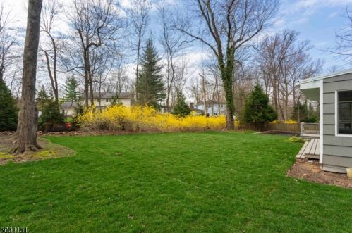 28 Spring Ridge Dr, Berkeley Heights NJ  07922-2025 exterior