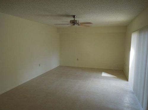 562 Green Springs Pl, West Palm Beach, FL 33409-7514