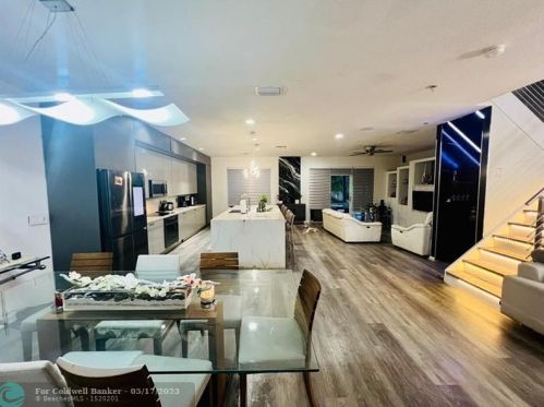 16195 28th Ct, Hollywood FL  33027-5210 exterior