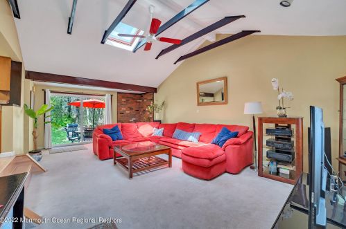 12 Harwin Dr, East Brunswick, NJ 08816-2213
