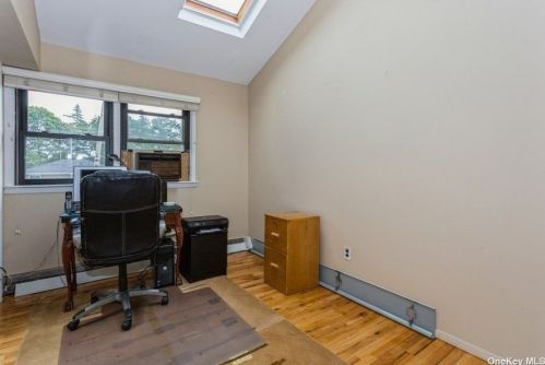 2837 Robert Ln, North Bellmore NY  11710-2927 exterior