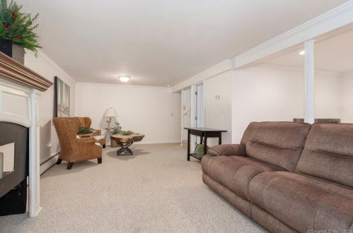 84 Cherry St, Cheshire CT  06410-2734 exterior