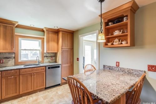 305 Bayberry Rd, Southold NY  11971-4436 exterior