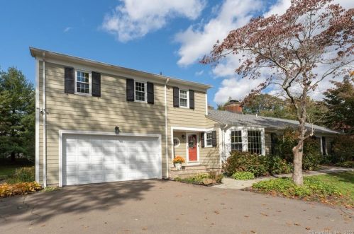 3 Ridgewood Ter, North Haven, CT 06473-1256