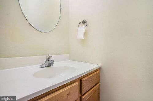 107 Dresher Wood Dr, Dresher PA 19025-1526 exterior