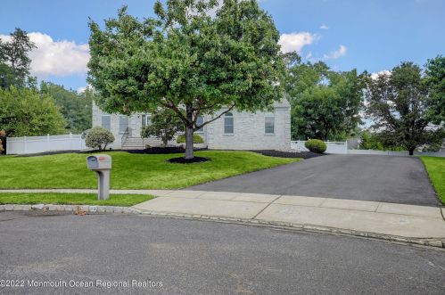 30 Story Ct, East Freehold, NJ 07728-5323