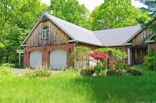 210 Covey Rd, Unionville, CT 06013-1320