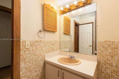 243 Buttonwood Shores Dr, Key Largo FL  33037-2442 exterior