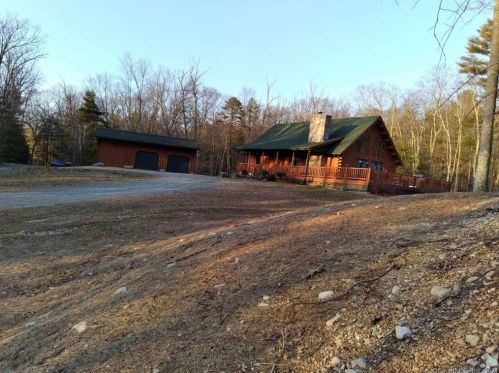 6 Snake Meadow Hill Rd, Moosup, CT 06354-1925