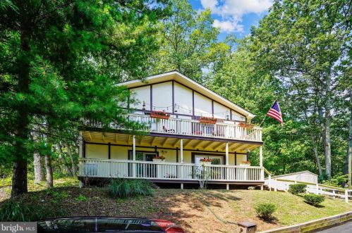 2402 Youngs Dr, Haymarket VA  20169-1532 exterior