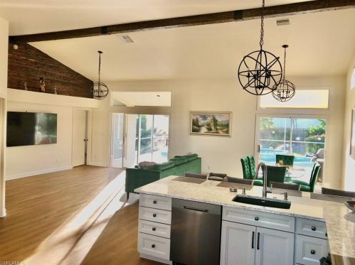 816 Belville Blvd, Naples, FL 34104-6566