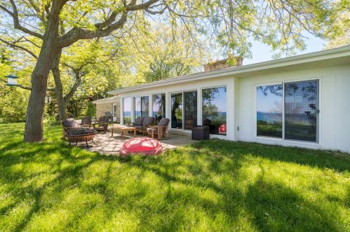 13328 Lakewood Dr, Thiensville WI  53097-2409 exterior