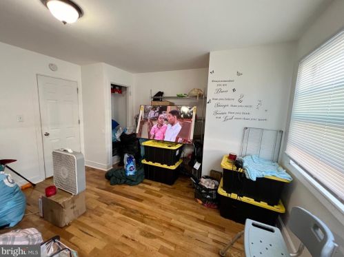 6810 Guyer Ave, Philadelphia PA 19142-2518 exterior