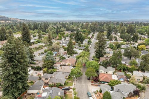 2128 Hvn Dr, Santa Rosa CA 95404-3221 exterior