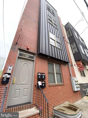 2019 17th St, Philadelphia PA  19121-2341 exterior