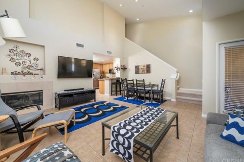 25431 Eagle Ln, Santa Clarita, CA 91381-0673