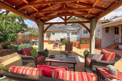 2700 El Caminito, Glendale CA 91214-2934 exterior