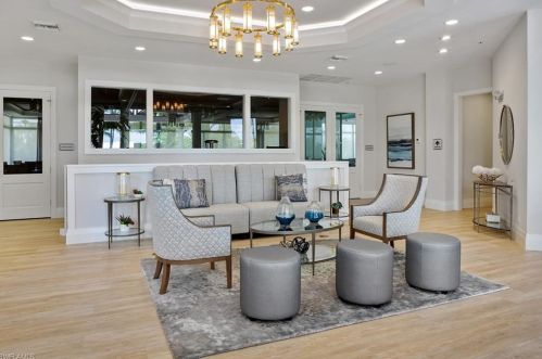 1413 Old Oak Ln, Naples, FL 34110-4125