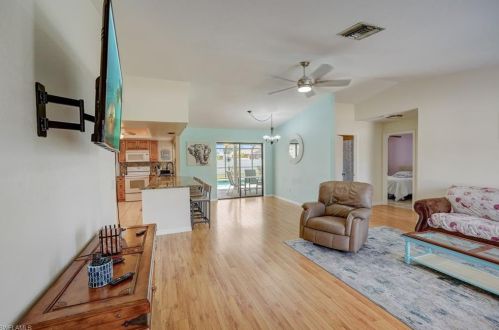 230 43rd Ter, Cape Coral FL  33904-8425 exterior