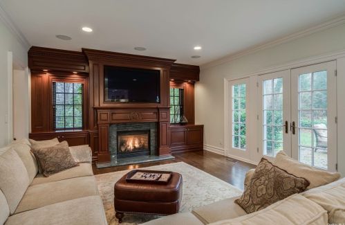 33 Farmstead Ln, Muttontown NY  11545-2601 exterior