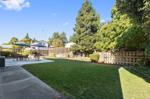 7793 Peppertree Rd, Pleasanton CA  94568-1348 exterior