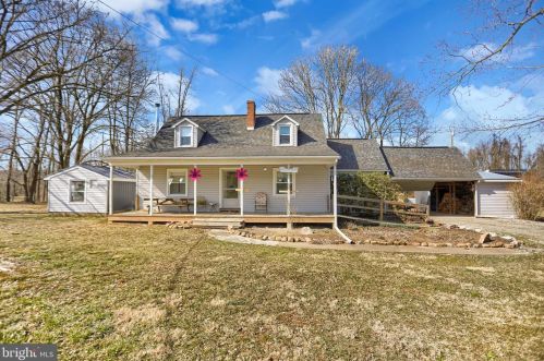 1433 Mountain Rd, Academia, PA 17082-7310