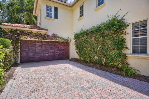 408 Pumpkin Dr, West Palm Beach, FL 33410-1516