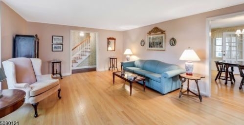 11 Woodshole Rd, Cranford, NJ 07016-1711
