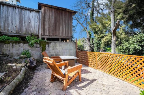 1 Kingsland Pl, Oakland CA  94619-2608 exterior