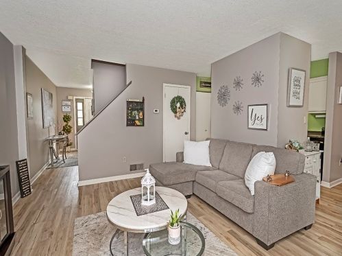 305 Canterbury Ct, Oakmont PA  15139-1177 exterior