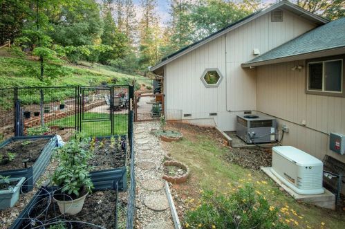 17444 Alexandra Way, Grass Valley CA  95949-7181 exterior