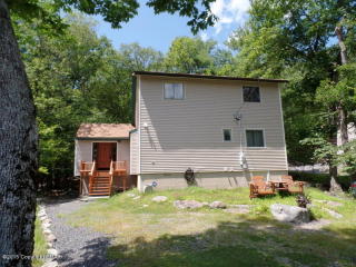 186 Saunders Dr, Bushkill, PA 18324-8585