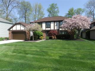17626 Hampton Pl, Cleveland, OH 44136-7214