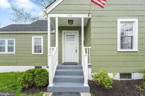 102 Larch Ave, Wilmington, DE 19804-2304