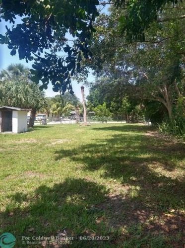 1849 Breezy Ln, West Palm Beach FL  33417-4413 exterior
