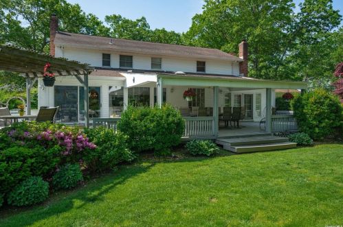 149 Cedrus Ave, Elwood NY  11731-4409 exterior
