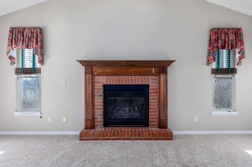 8526 Woodcreek Dr, Florence KY  41042-8237 exterior