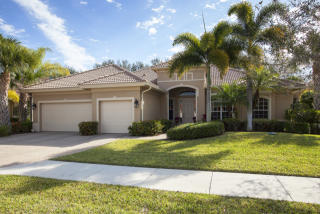 4972 Rustic Oaks Cir, Naples, FL 34105-4521