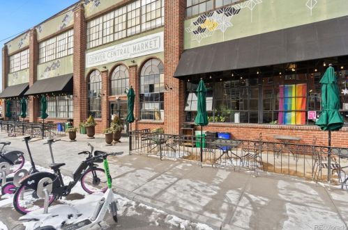 2913 Stout St, Denver CO 80205-2943 exterior