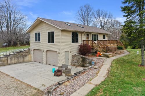 9106 Wescott Rd, Kewaskum WI  53040-9716 exterior