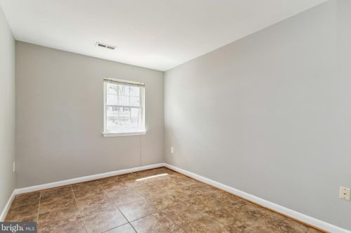 13207 Nassau Dr, Woodbridge VA  22193-4104 exterior