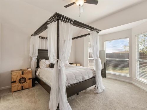 5064 San Jacinto Dr, Fort Worth TX 76137-5537 exterior