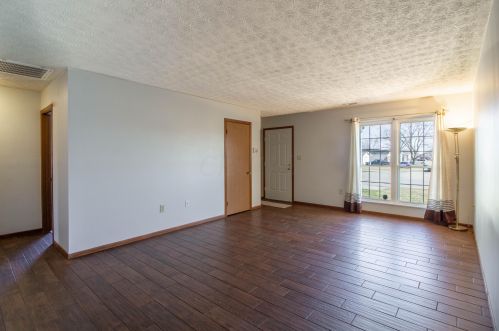 567-568 Rosehill Dr, Marysville, OH 43040-1836