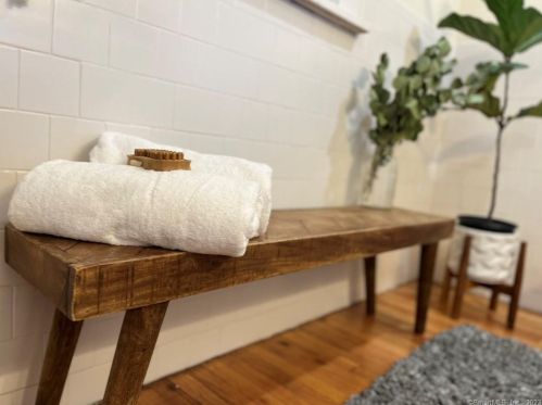 176 Roosevelt Ave, Norwich CT  06360-3346 exterior